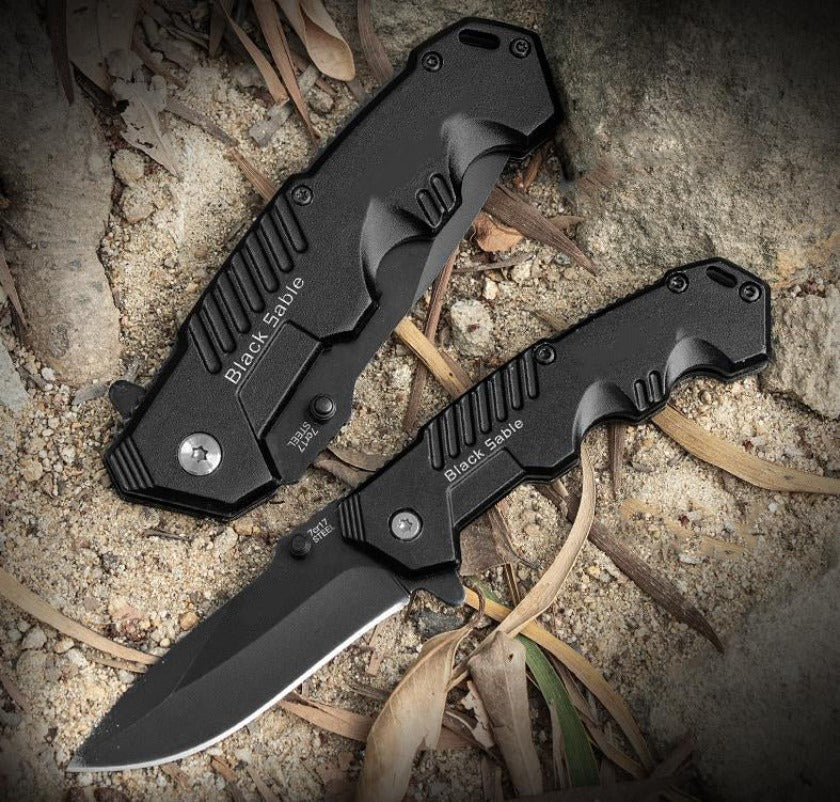 Self defense pocket knife detail