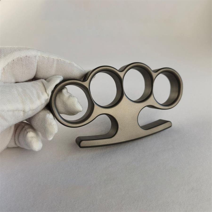 Solid classic TC21 titanium knuckle duster top