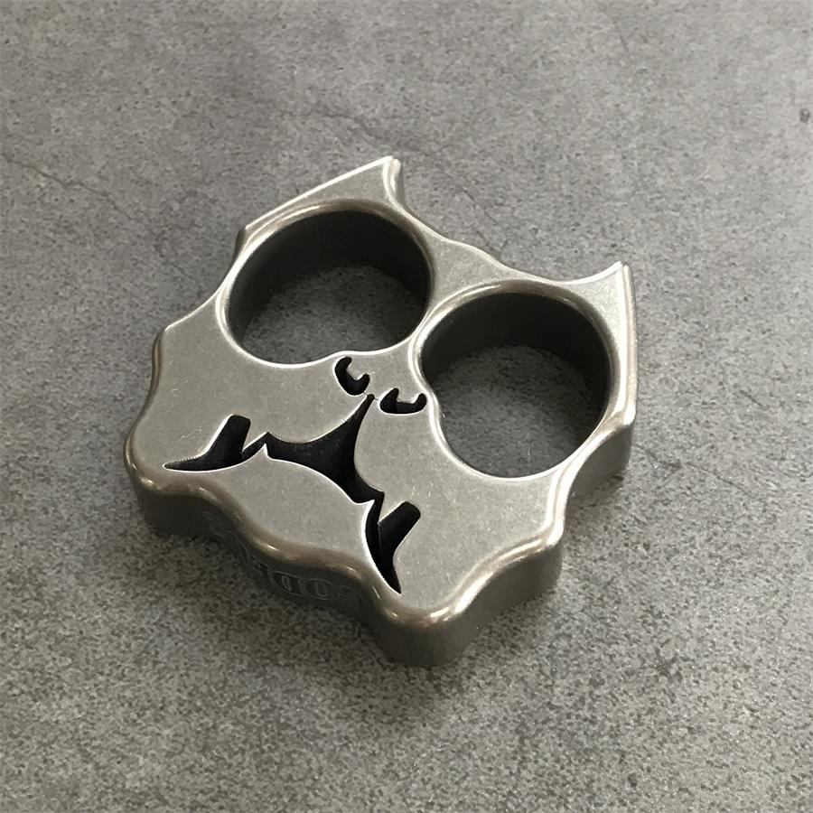 GODEDC TC21 Titanium Alloy Creative Knuckle Duster