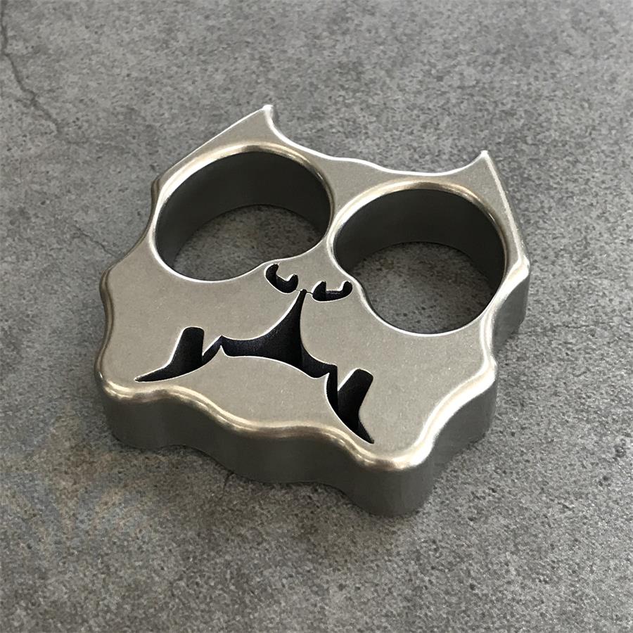 TC21 Titanium Dog Head Knuckle Duster EDC Decoration