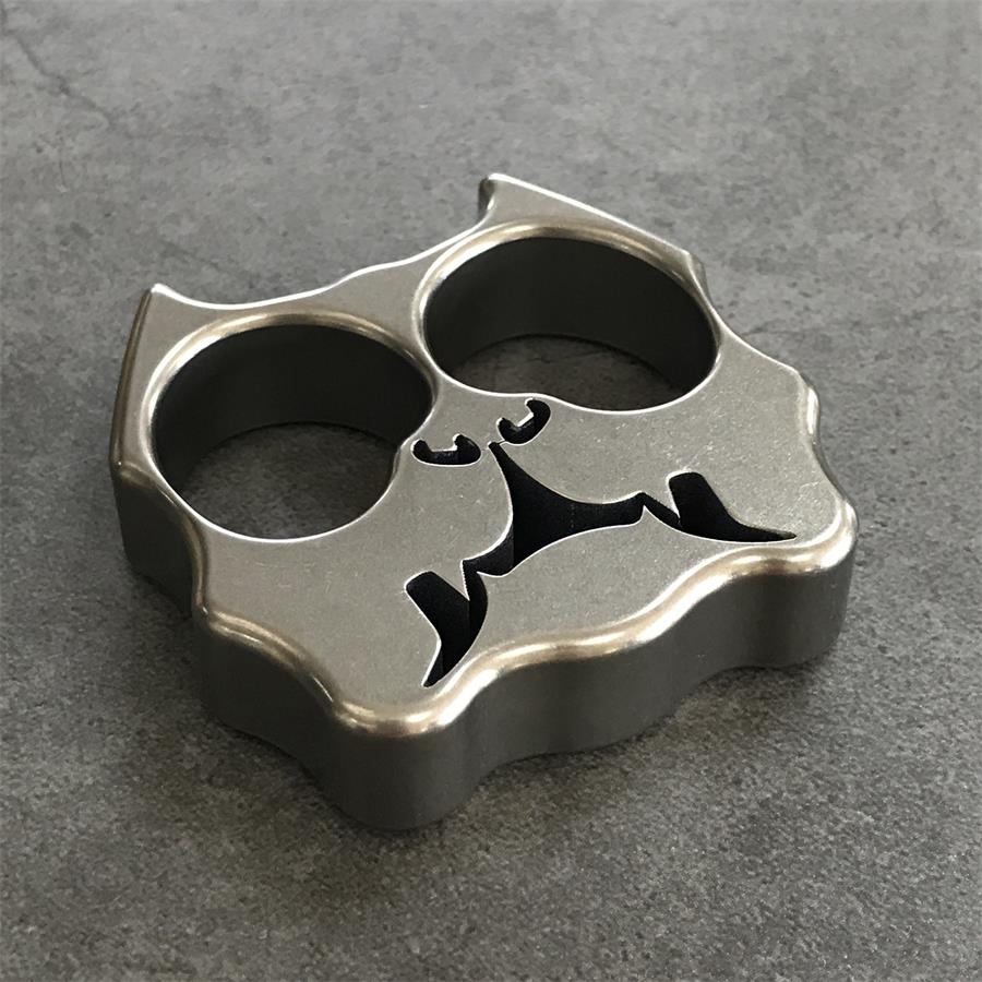 TC21 Titanium Dog Head Knuckle Duster EDC Decoration