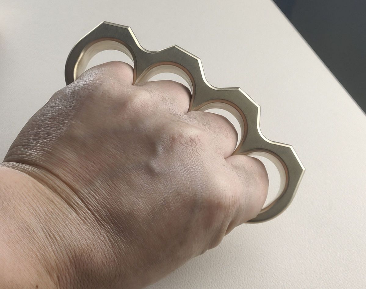 thickening solid brass knuckle duster 1